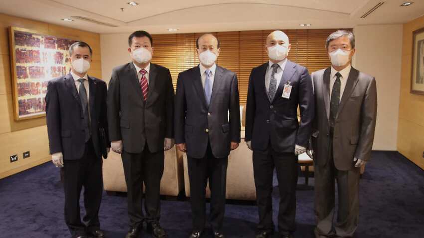 The new Chinese Ambassador to Australia Xiao Qian (centre). 