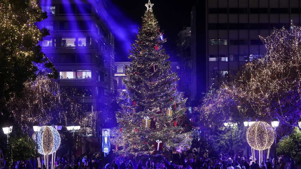 City of Athens annual tree-lighting event