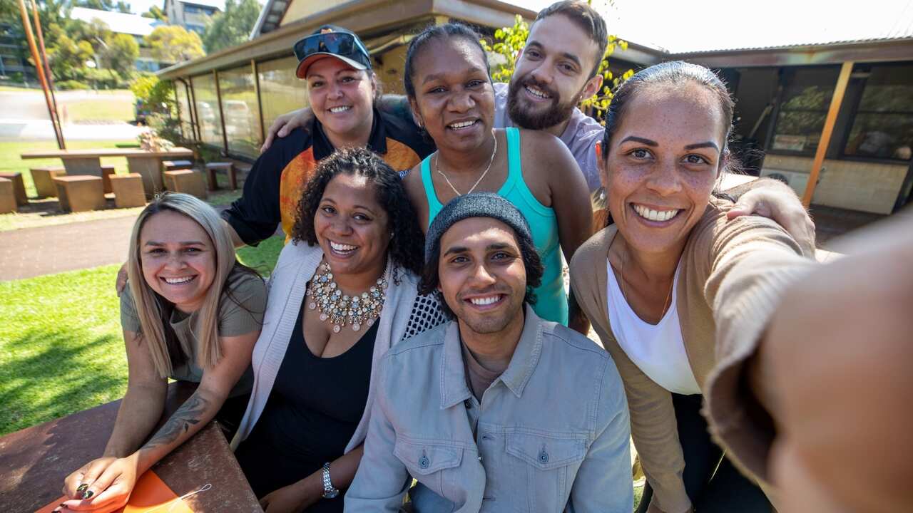 Young Aboriginal students – Getty Images - SolStock 