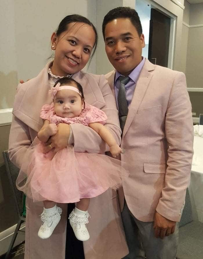 Pamilyang Zonio kasama ang nag-iisang anak.