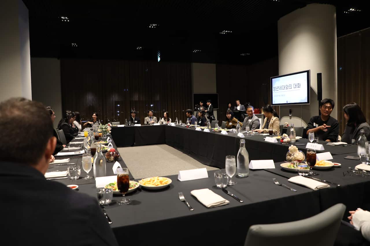 2024년 4월30일 멜버른 Oakwood Premier Hotel에서 진행된 '청년세대와의 대화'. Credit: SBS Korean