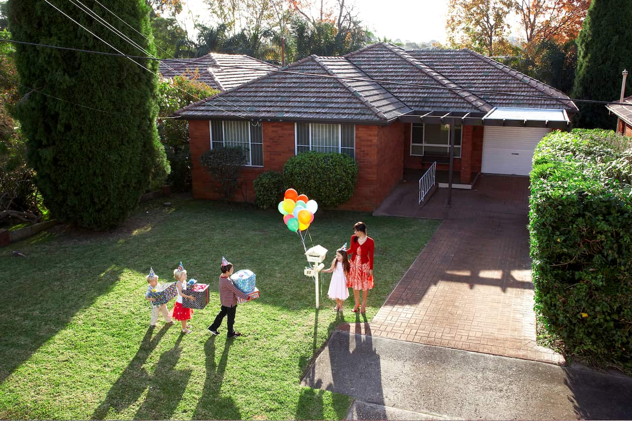 Australia Explained - Party Etiquette