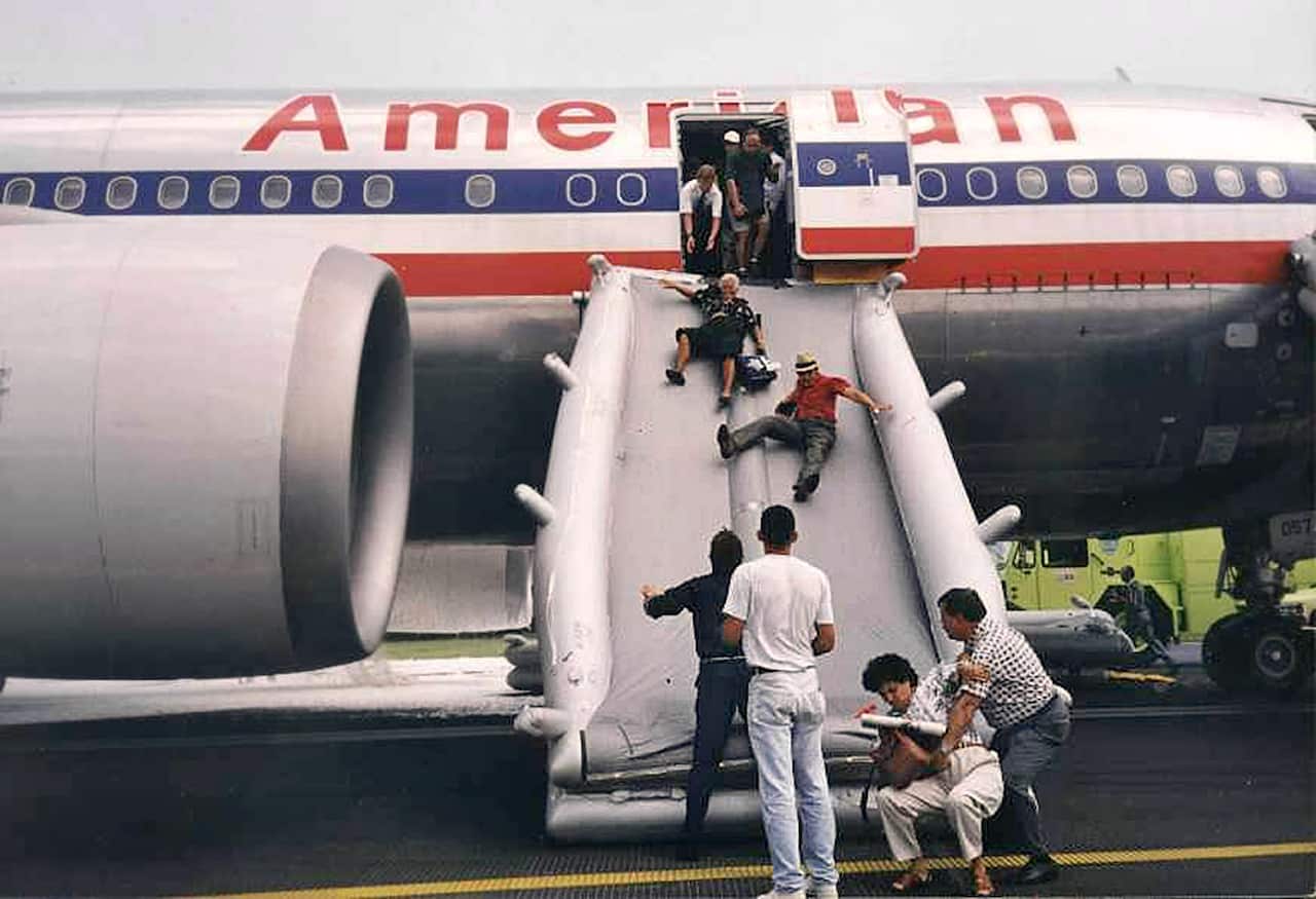 PLANES EMERGENCY SLIDES