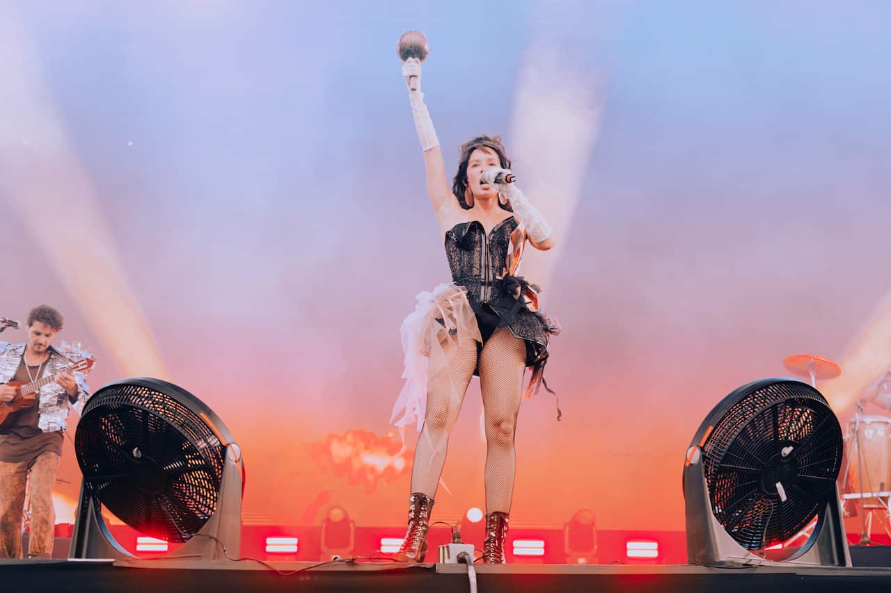 Catalina García, vocalista y líder de la agrupación Monsieur Periné