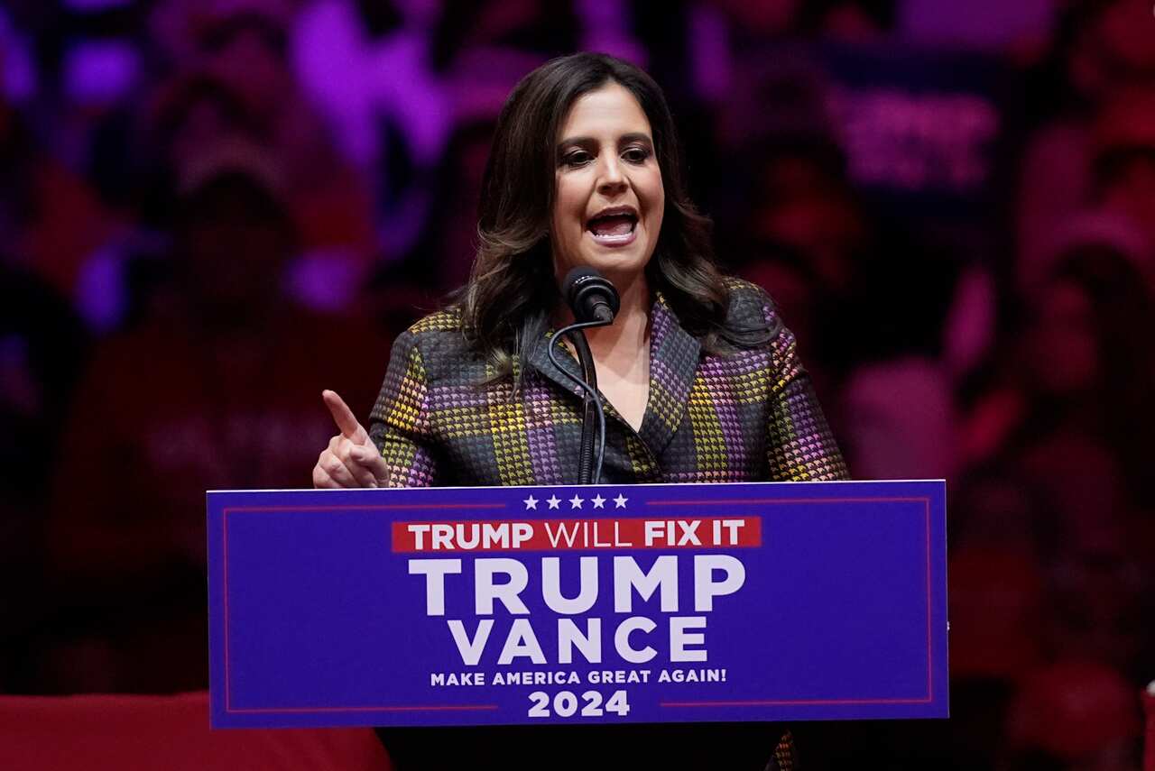A woman speaks at a podium during the Republican pre-election campaign.