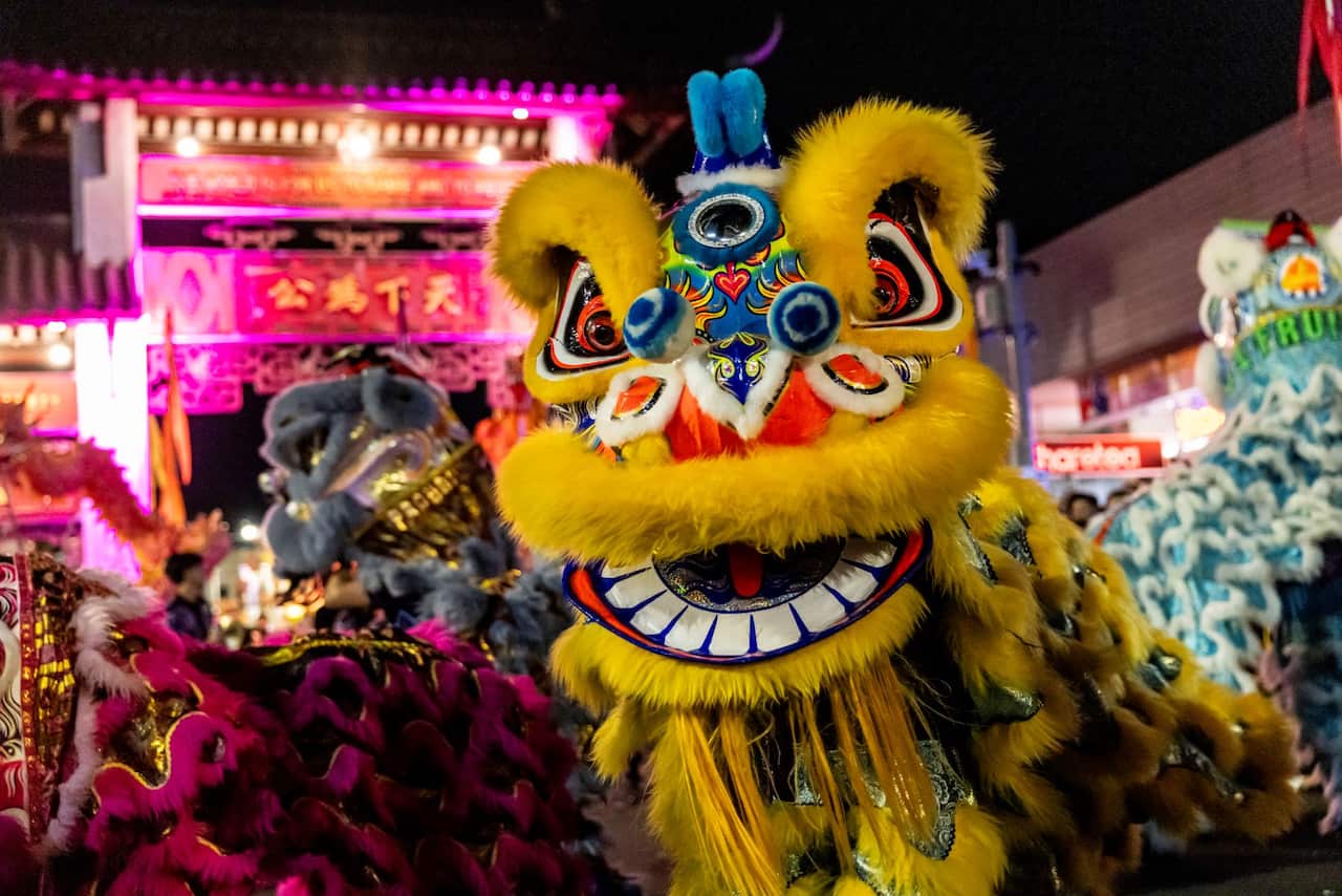 2024-cabramatta-moon-festival-lion-at-pai-lau-gate.jpg