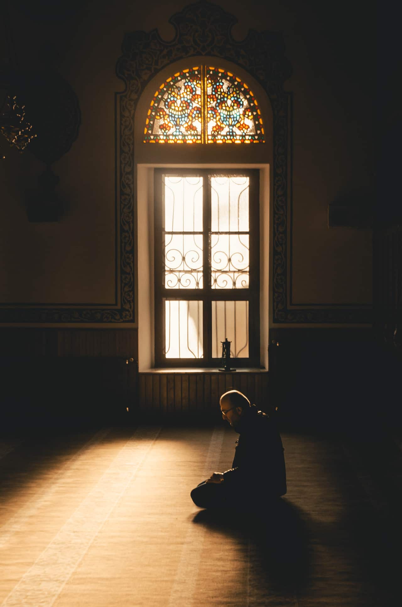 Photo-A man sitting and praying-pexels-ali-arapoğlu.jpg