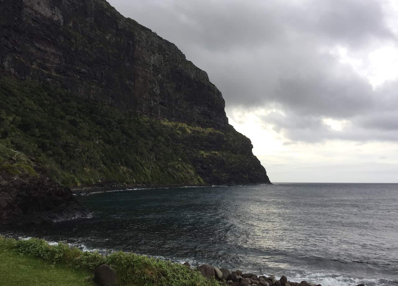 A large cliff overlooking the ocean.