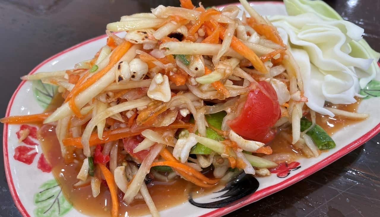 Tomaru170 Ep50 Green Papaya Salad (2).jpg