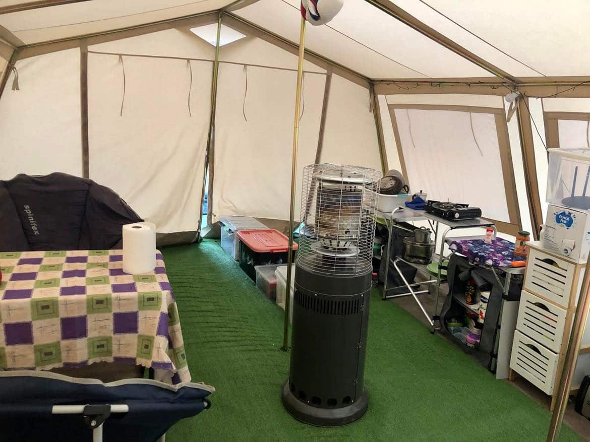 Kitchen at Linovskiy's base camp.jpg