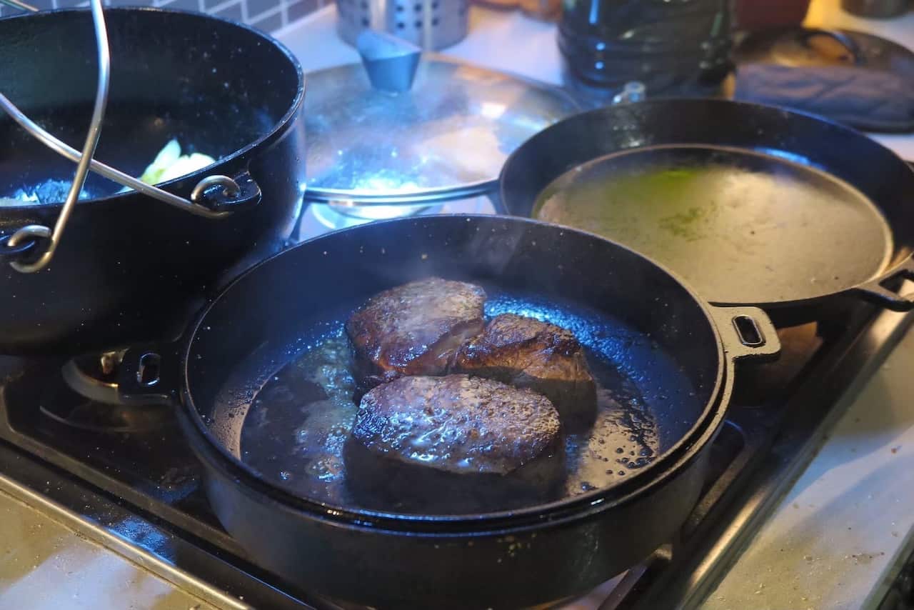 Tomaru159 Ep46 Dutch oven.jpg