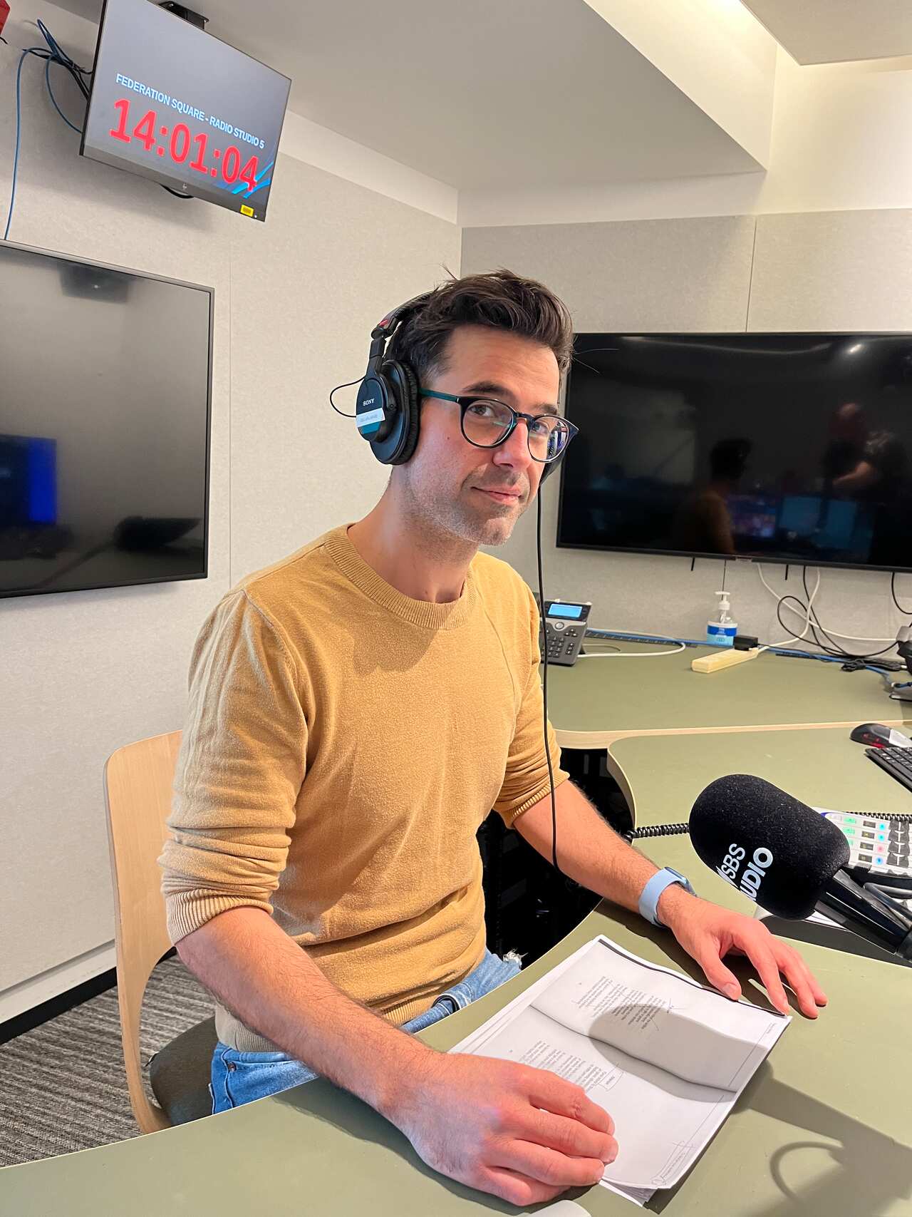 O ηθοποιός Τζέρεμυ Άρτις στο στούντιο της SBS στη Μελβούρνη / SBS Greek / Panos Apostolou 