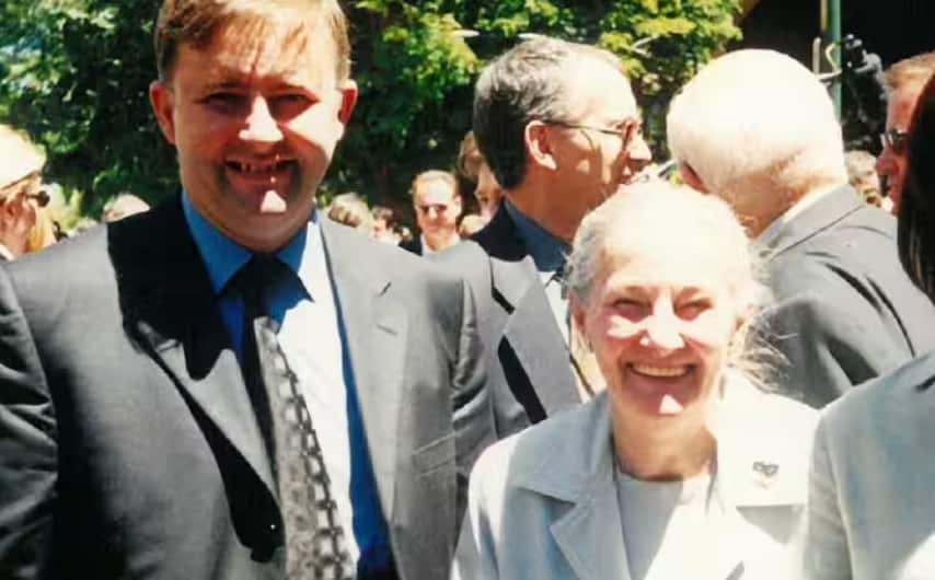 Albanese was born to a single mum, Maryanne, in council housing..png