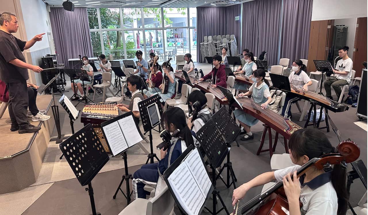 香港嘉諾撒書院、基督教宣道會宣基中學團和英皇書院中樂團聯合排練.JPG