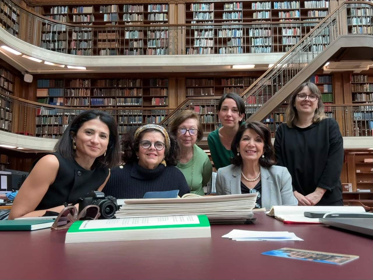 Comitato della NIAWA al lavoro alla NSW Library. Manuela Rispoli, Joyce Di Mascio, Dona DiGiacomo, Nadia Fronteddu, Concetta Cirigliano Perna, Alice Loda.
