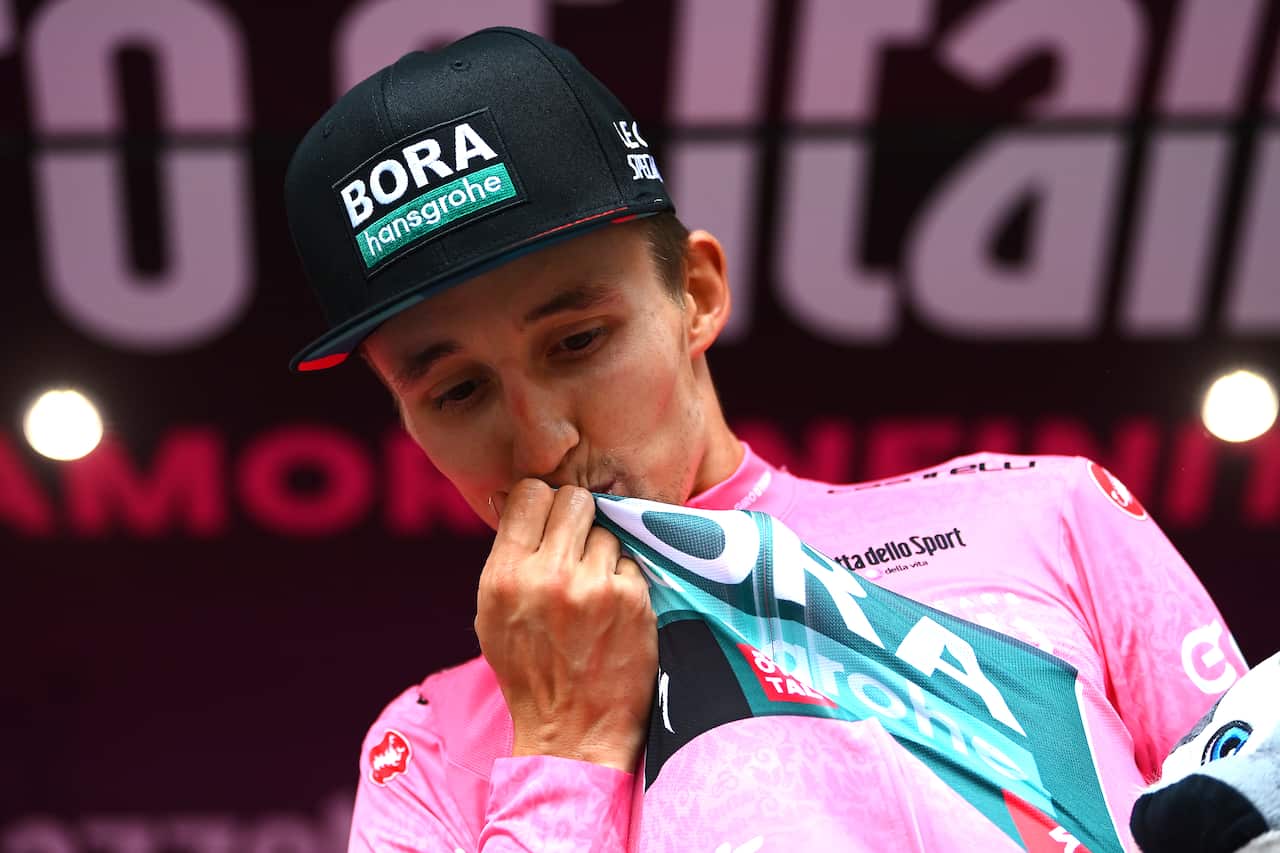 105th Giro d'Italia 2022 - Stage 20 Jai Hindley kisses the pink jersey