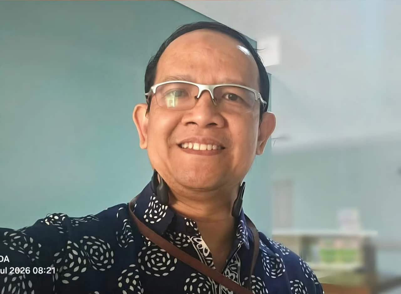 Professor Tonang Dwi Ardyanto dr.Sp.PK(K) Ph.D is a professor at the Faculty of Medicine, Universitas Sebelas Maret, in Solo, Central Java.