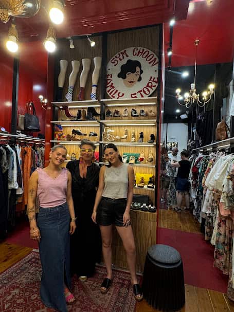 2-2 Aldinga Miss Gladys On Sea 热情的店员 屋顶为中国红.jpg