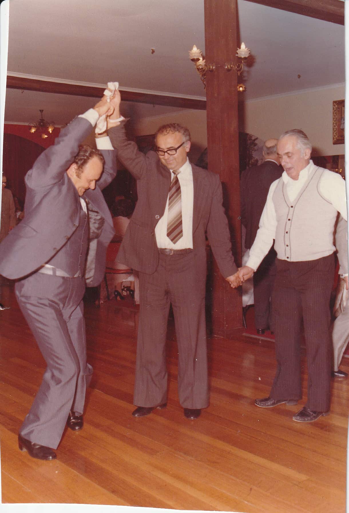 Αντωνίου Γιώργος τσάμικο.jpg