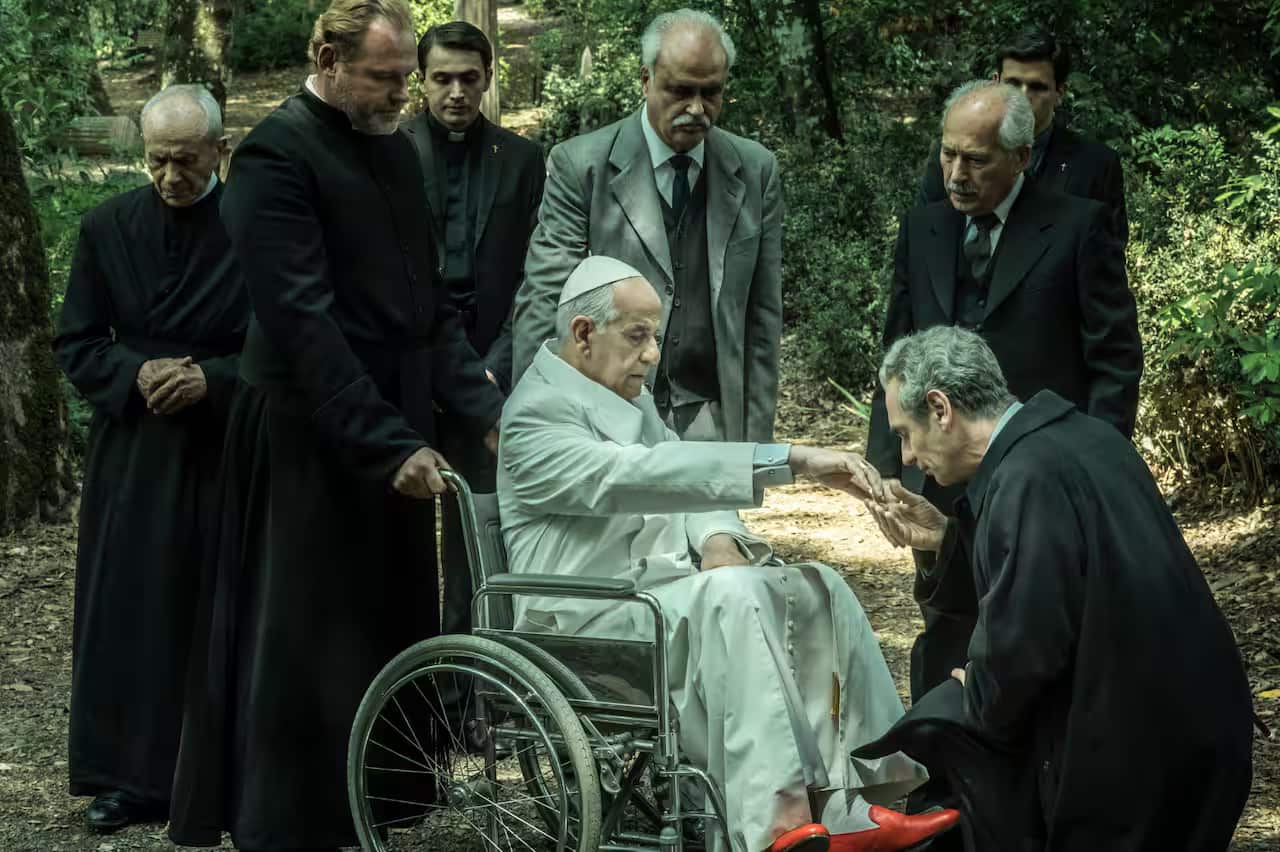 A scene from Exterior Night, Aldo Moro kisses Pope Paul VI's hand