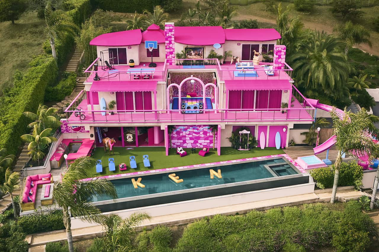 A pink house with a pool