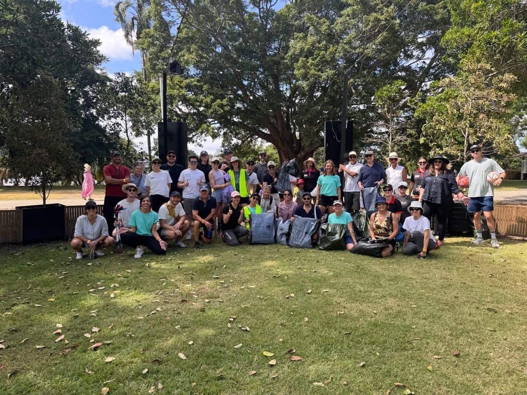 Serve the City mentre partecipa a Clean Up Australia.