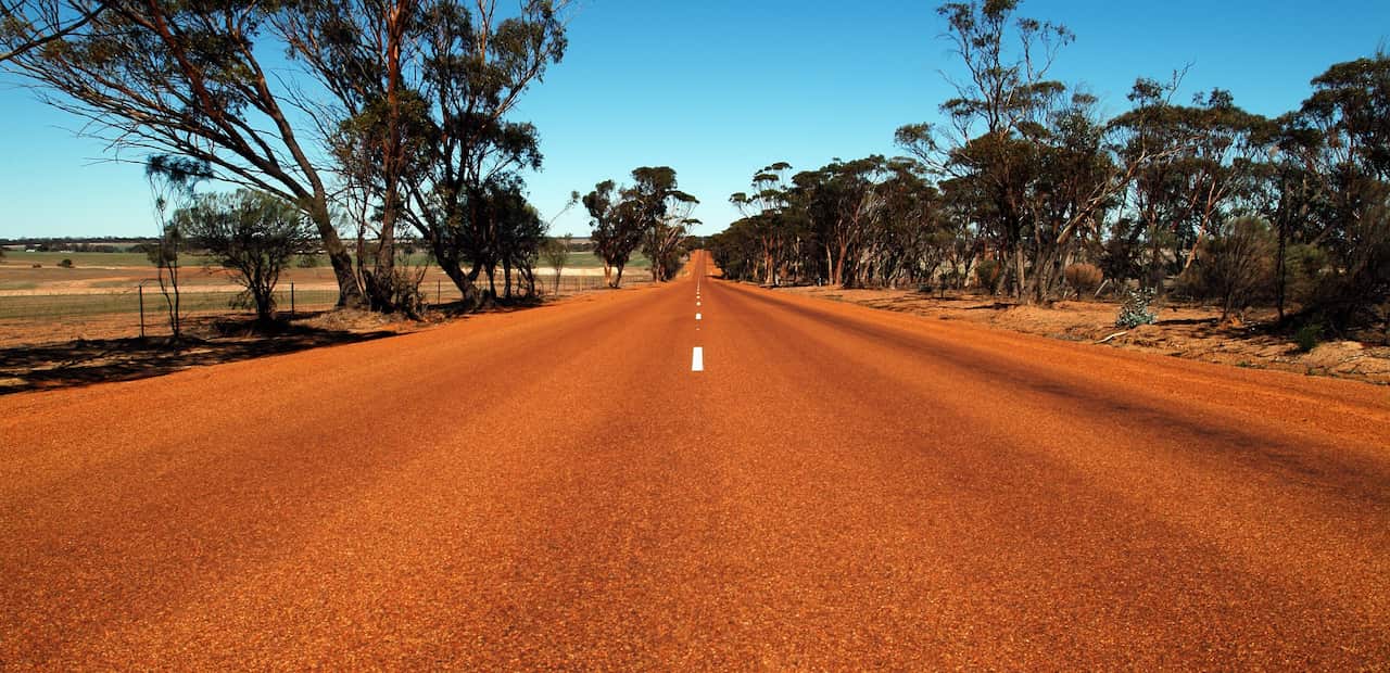 Australia, Western Australia, Red Road, Outback wilderness dust road