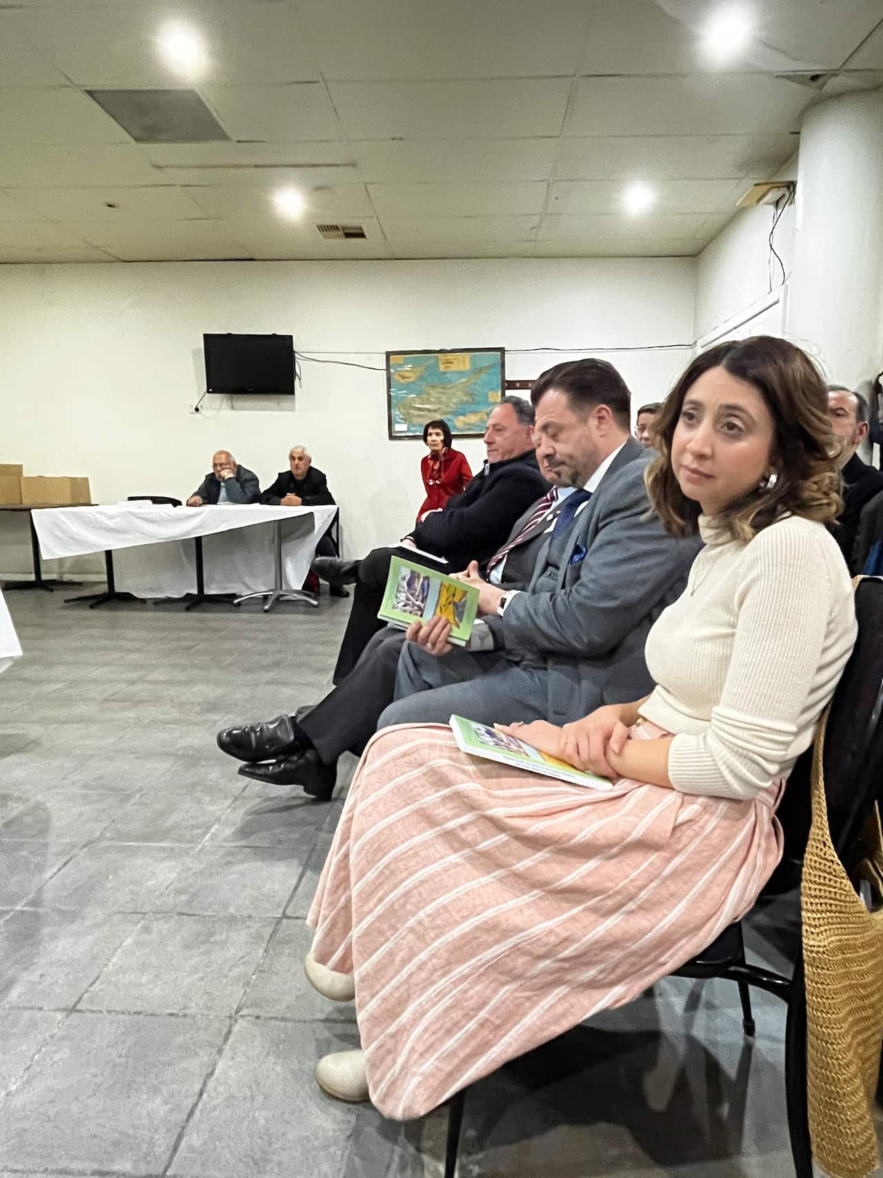 Η βουλευτής Northcote Κατερίνα Θεοφάνους, ο Γενικός Πρόξενος της Ελλάδας στην Μελβούρνης, Εμμανουήλ Κακαβελάκης και ο επικεφαλής της Συντονιστικής Επιτροπής Κυπριακού Αγώνα, Αντώνης Κυριάκου στο οίκημα της Κυπριακής Κοινότητας Μελβούρνης, 20 Αυγούστου 2023 