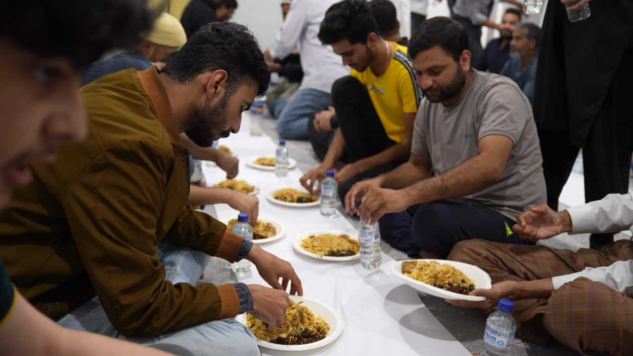 The iftar meals consist of various cuisines, from Middle Eastern to South Asian, and are prepared and served by volunteers from the community