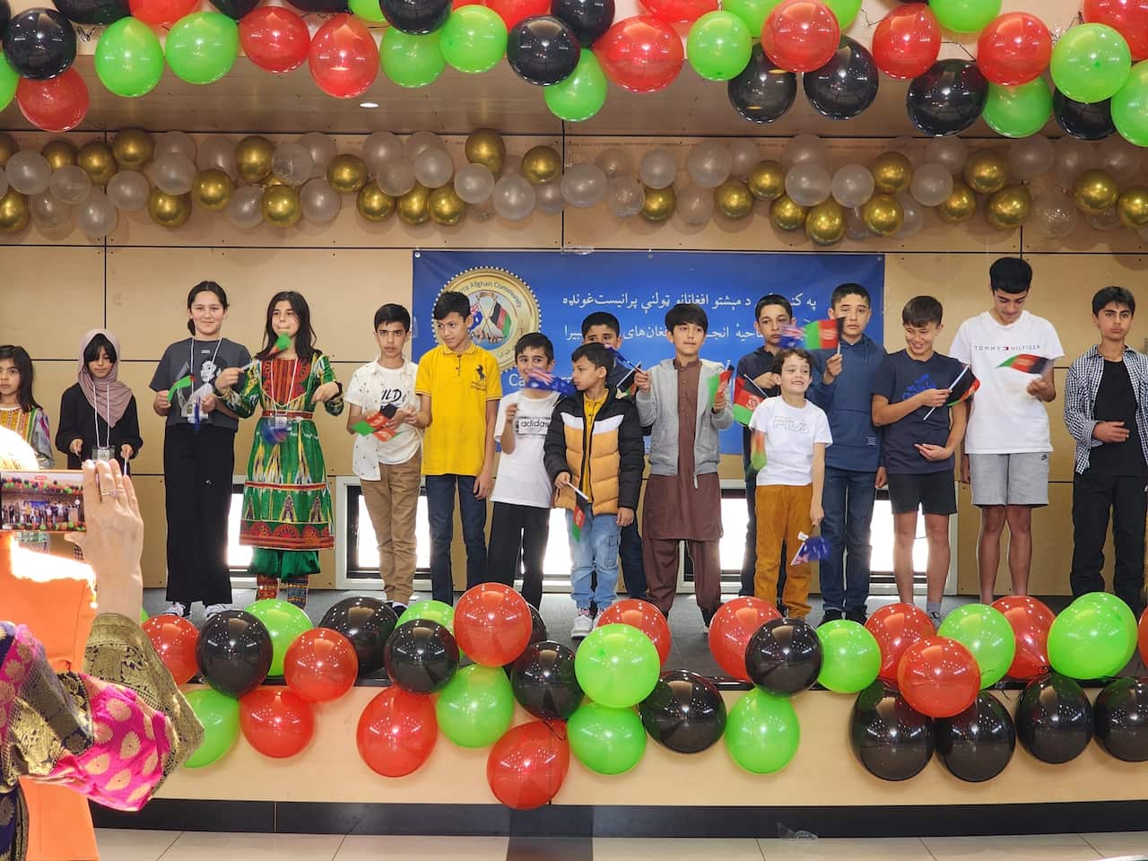 د آسترالیا په پلازمېنې کنبرا (کانبرا) کې د مختلفو قومونو په ګډون د افغانانو یوې نوې ټولنې په فعالیت پیل وکړ.