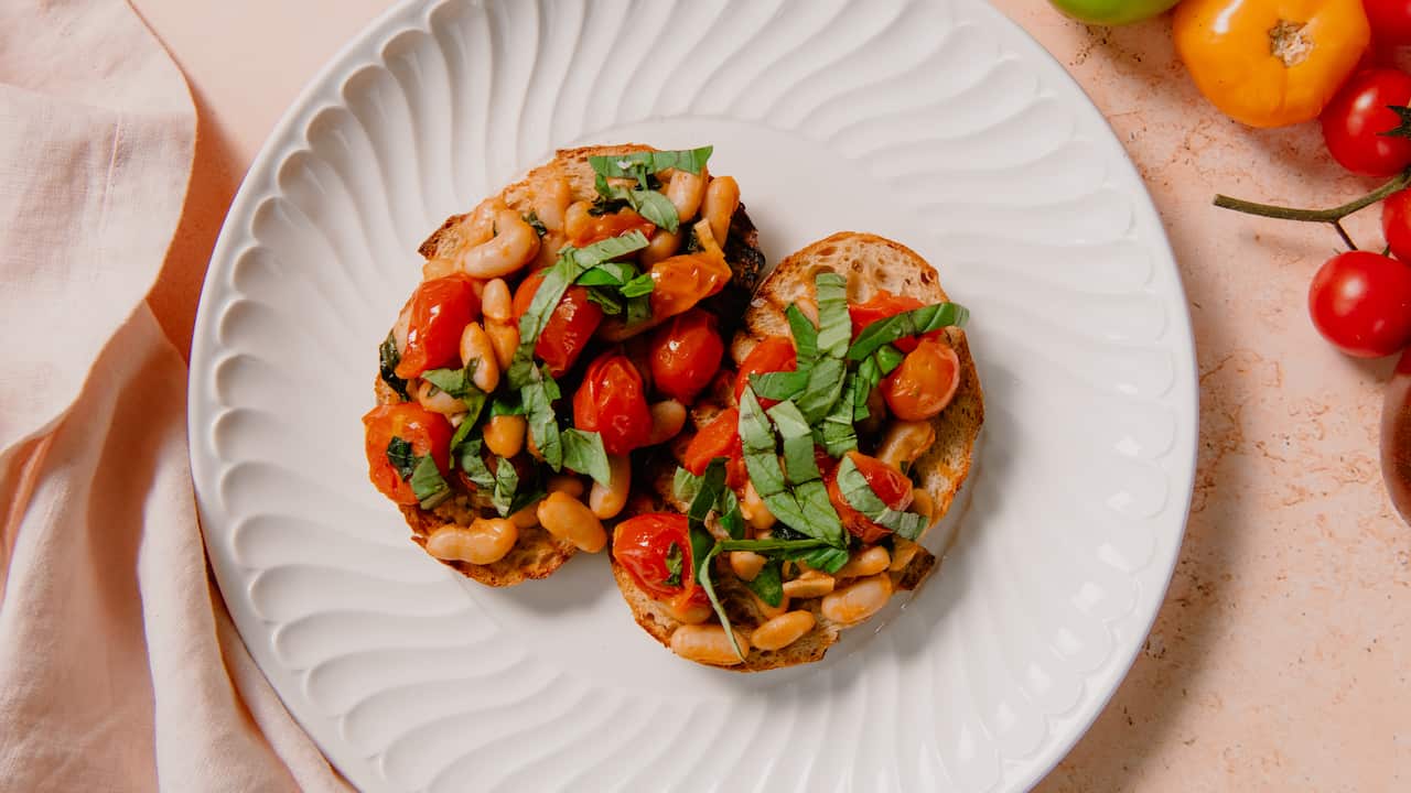 One-pan tomatoes & white beans