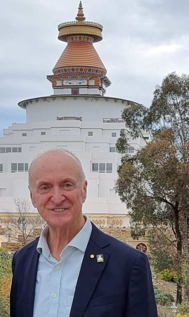 Iyan Green STupa.jpg