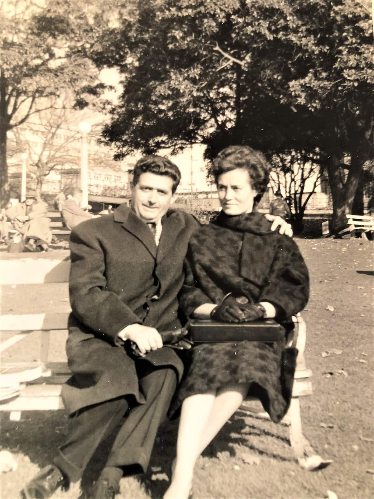 Ο Ηλίας Λαμπρόπουλος με την σύντροφο της ζωής του, Λουίζα.  