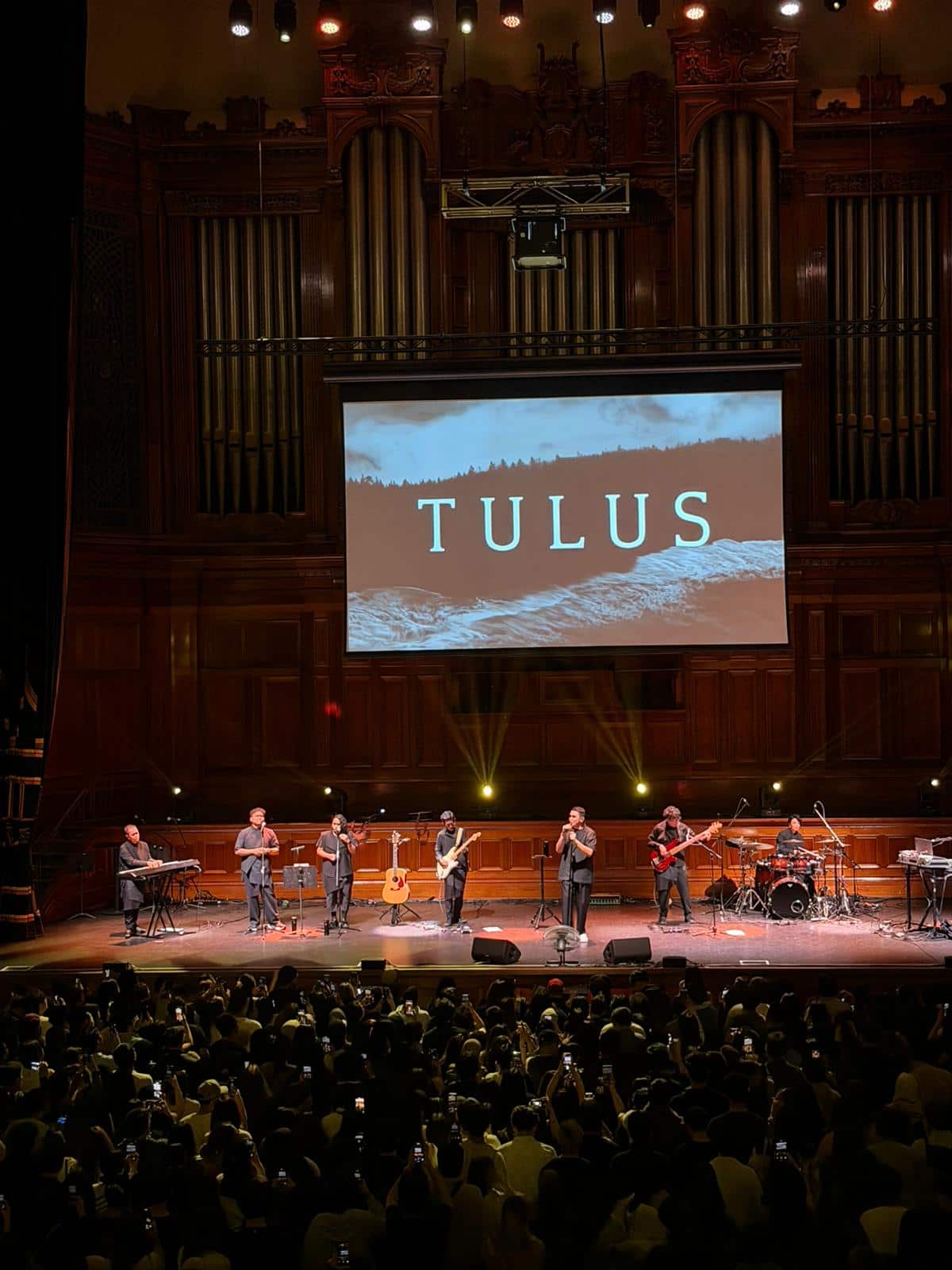 Thousands of people witnessed Tulus's performance at Melbourne Town Hall during the Soundsekerta festival, 1 October 2025. Credit_ Supplied_Maureen Tjiok.jpg