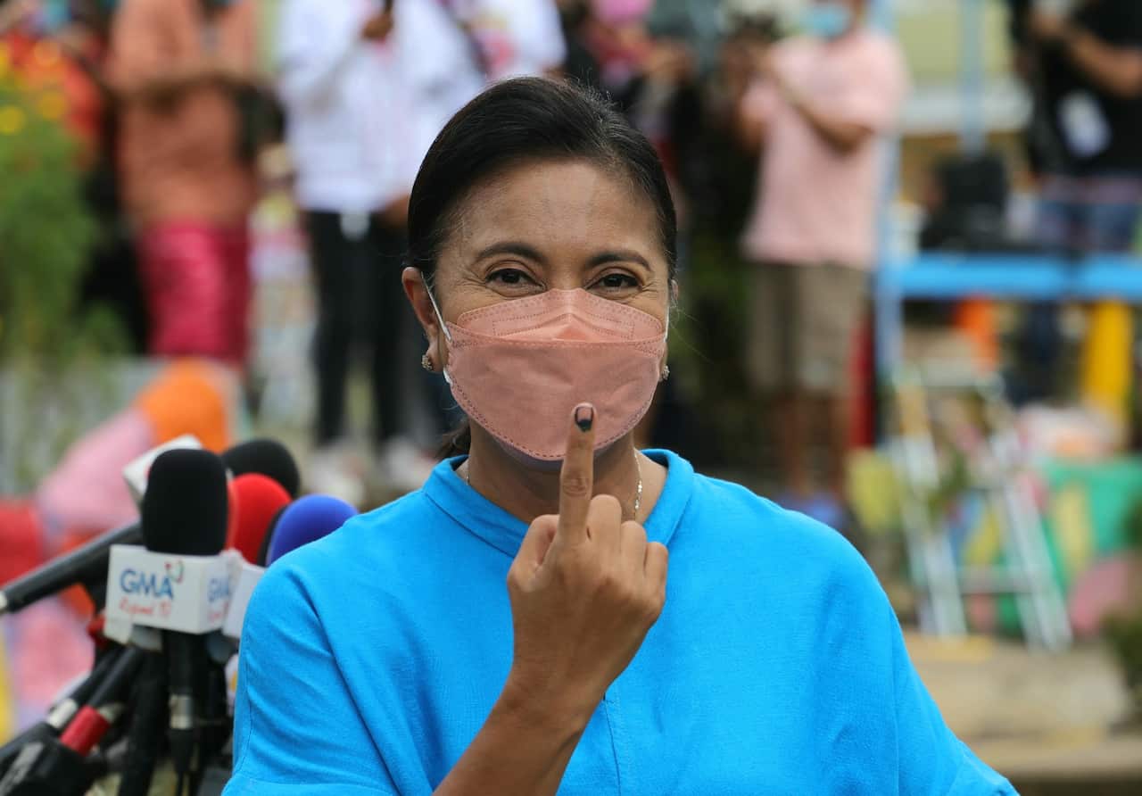  Phillipines presidential contender Leni Robredo casts her vote.