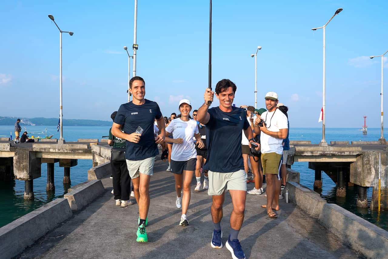 Gary Bencheghib (L), Kelly Bencheghib (C) and Sam Bencheghib (R) during their 1,200-kilometre run from Bali to Jakarta.
