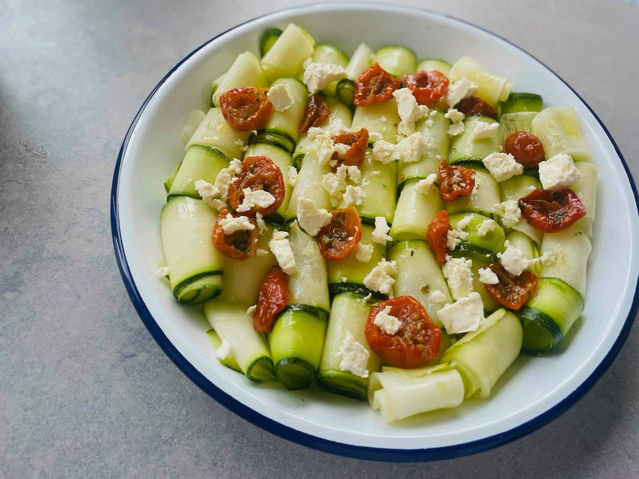 フレッシュズッキーニのチーズとトマトサラダ.jpg