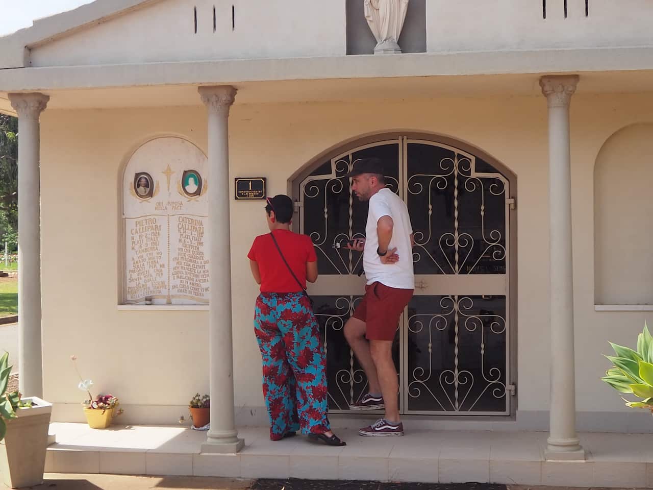 Carlo and Anna in front of the tomb of the "Real Godfather of Griffith", Pietro Callipari.