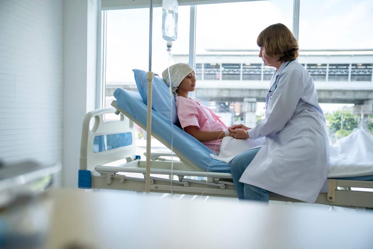 Tratamentos como quimioterapia afetam tanto as células ruins, quanto as células boas.