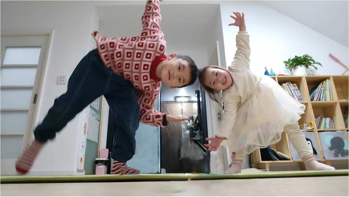 clean version——两位小朋友.jpg