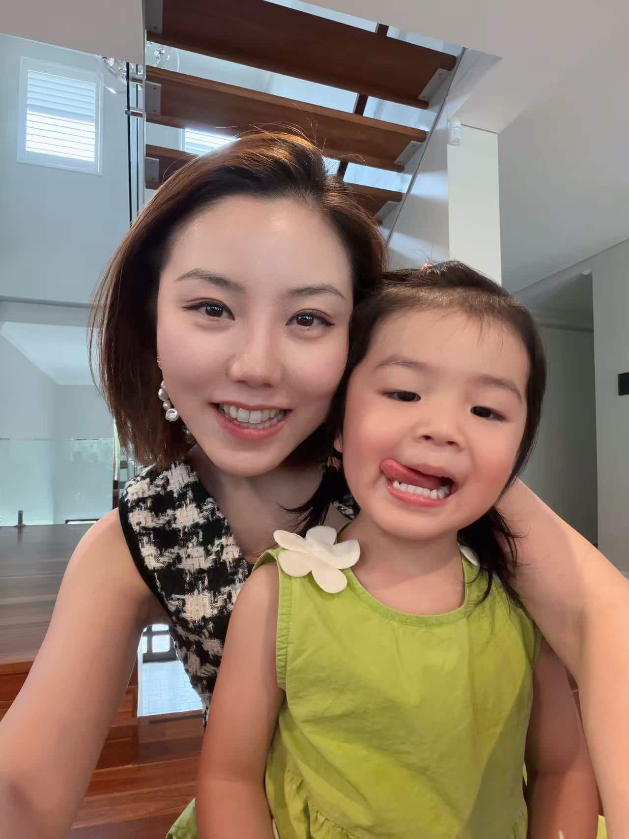 Sara with her daughter