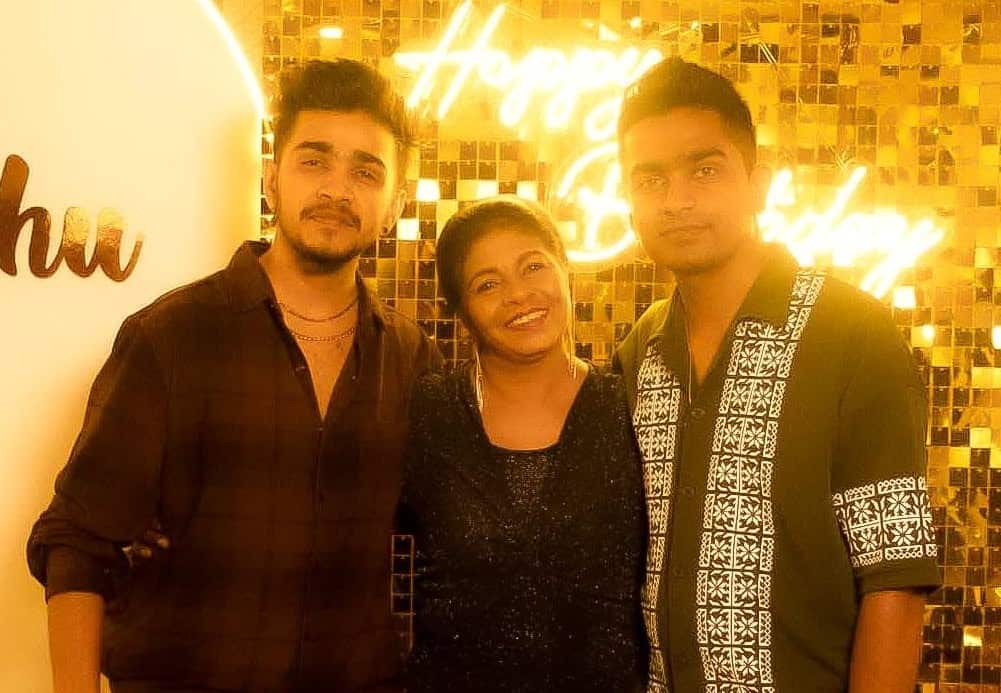 wasantha thilakangani with sons.jpg
