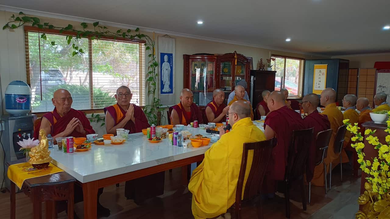 phat giao tay tang.jpg