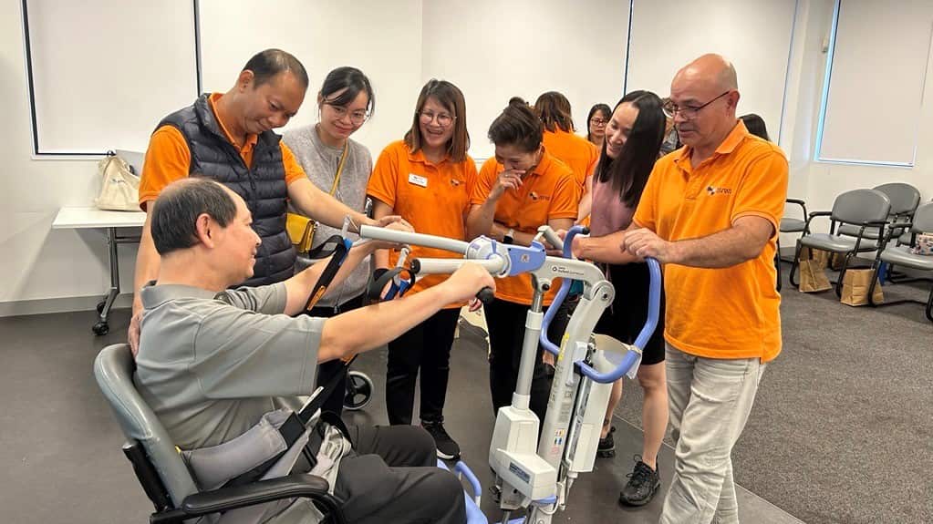 nhóm Chăm sóc Cao Niên AVWA 2.jpg