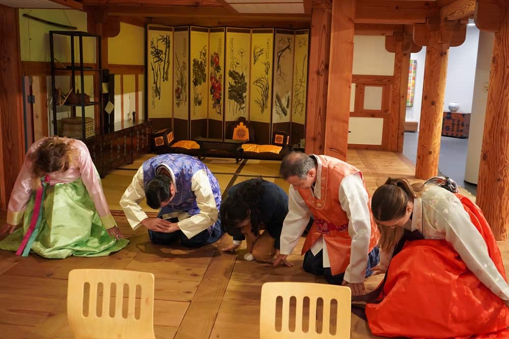 2023041816012581783 세배해보는 호주 코다.jpg