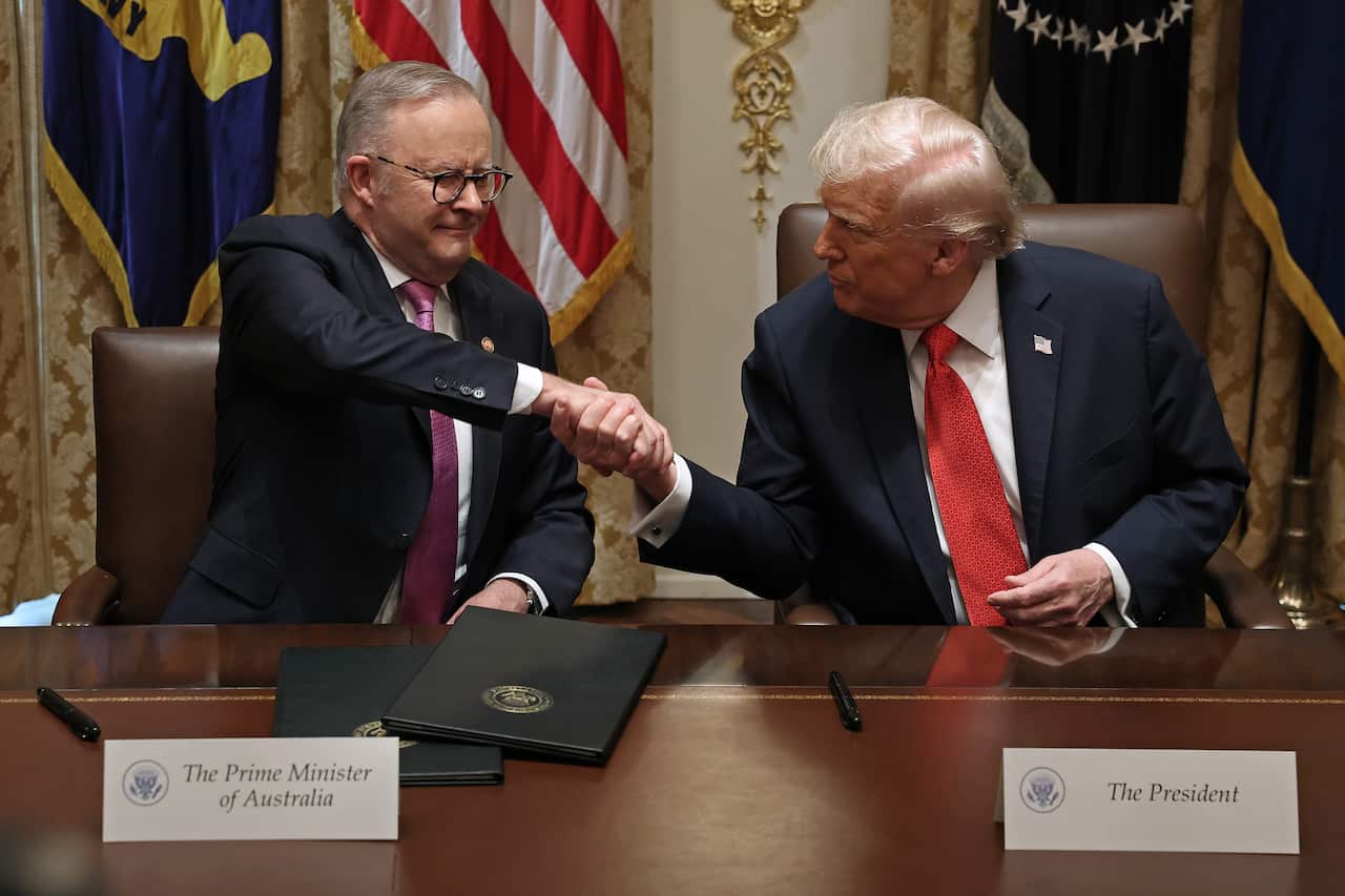 Anthony Albanese (left) and Donald Trump shake hands.