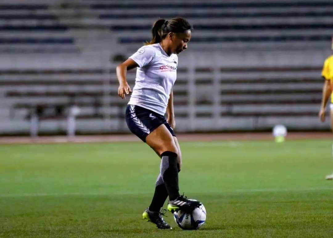 NINA ORDILLO PLAYING FOOTBALL