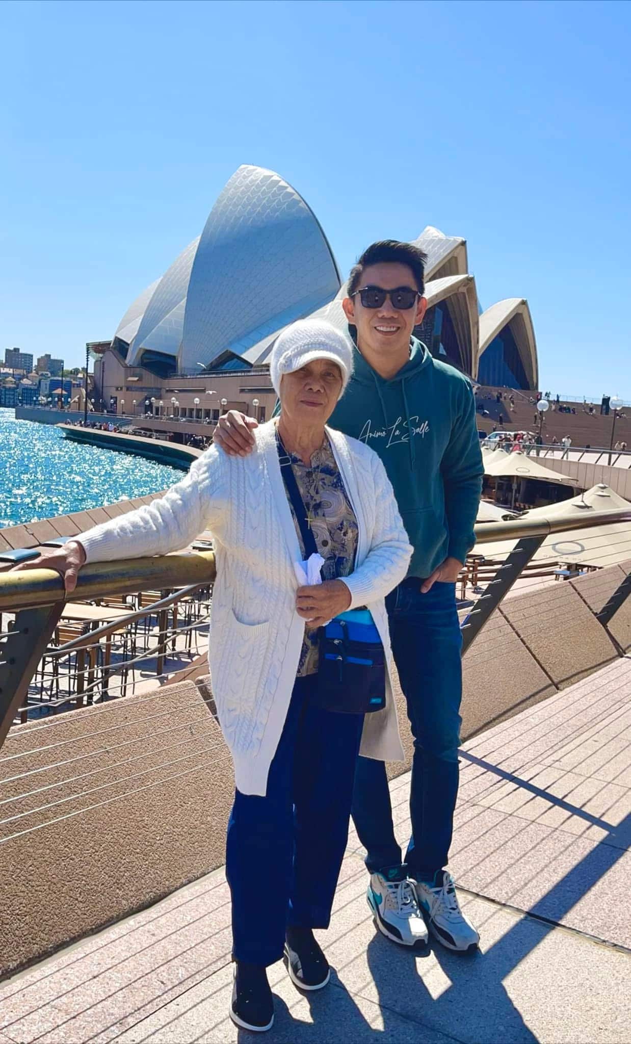 Professor Dennis Alonzo and her mother.JPG