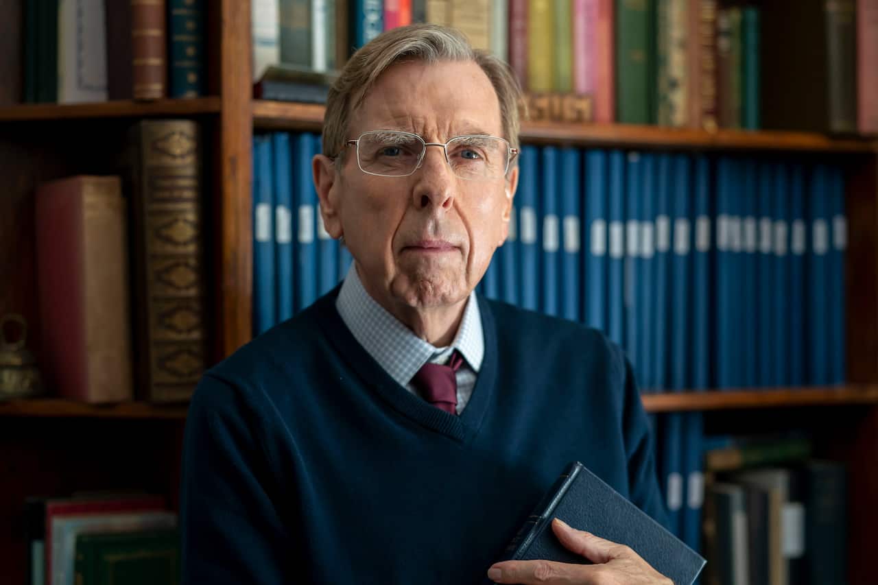 Timothy Spall as Peter Farquhar in The Sixth Commandment season 1