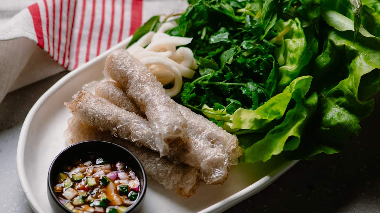 Vietnamese spring rolls with sweet chilli (Thai style)
